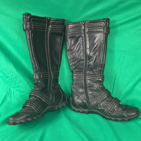 Black Timberland women’s cyberpunk motorcycle boots. Size 7. - Picture 2 of 3